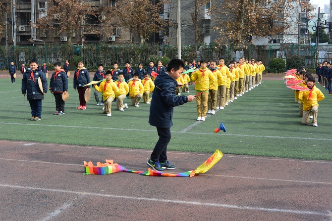 南京市五老村小學學生獻技歡迎仁濟團隊到訪
